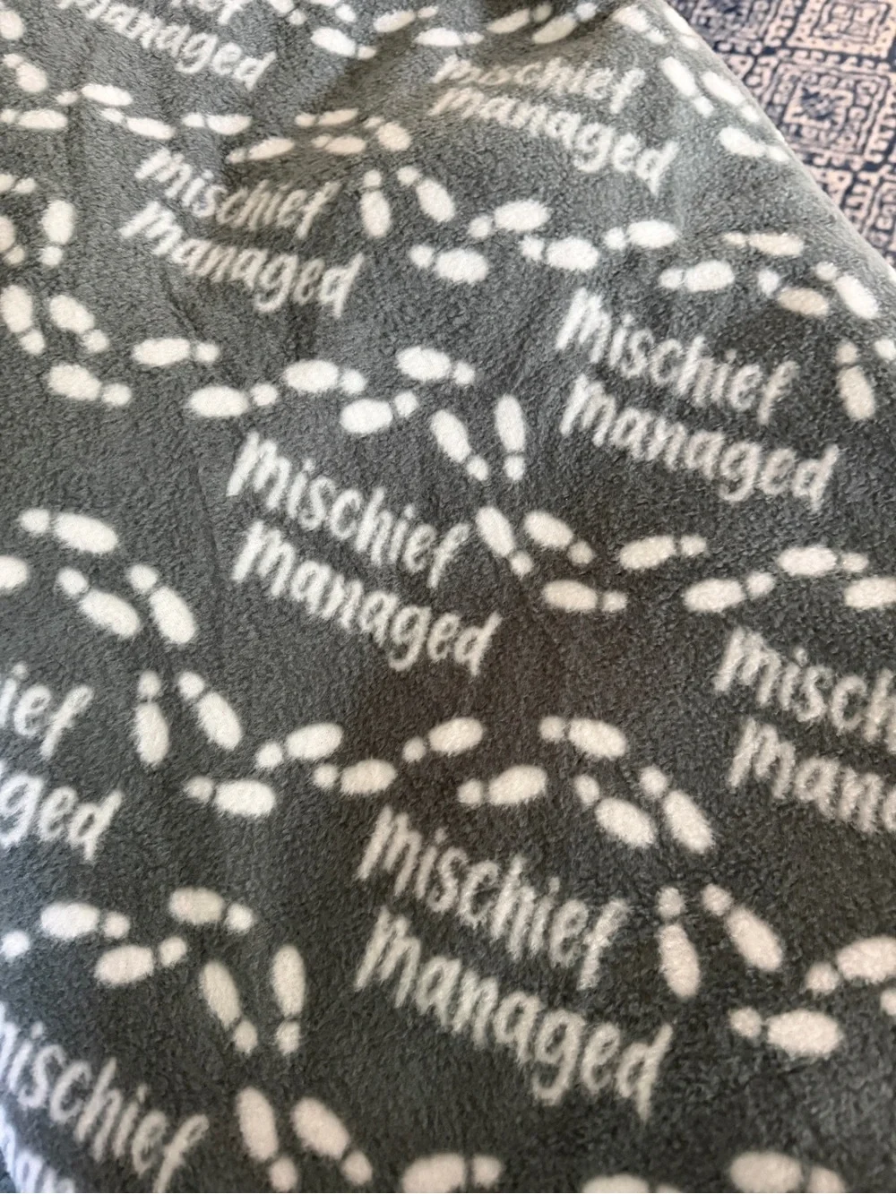 Warner Bros. Harry Potter Marauder's Map No-Sew Throw Kit - Black & Gold